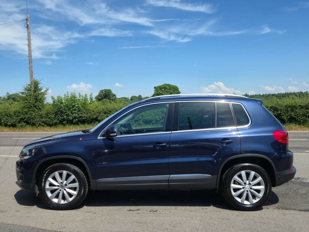 Volkswagen Tiguan Suv Black #3