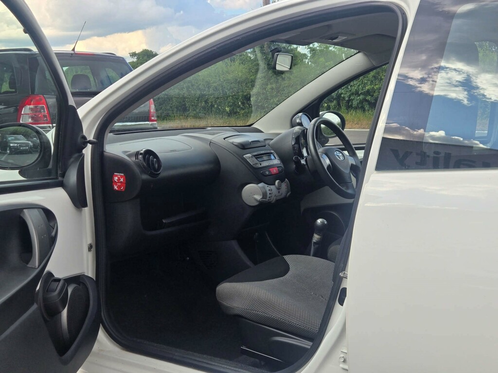 Toyota Aygo 1L X-cite Orange #26