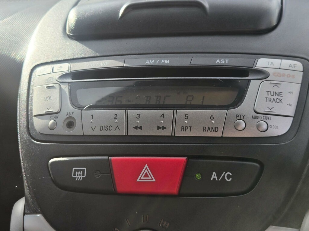 Toyota Aygo 1L X-cite Orange #32