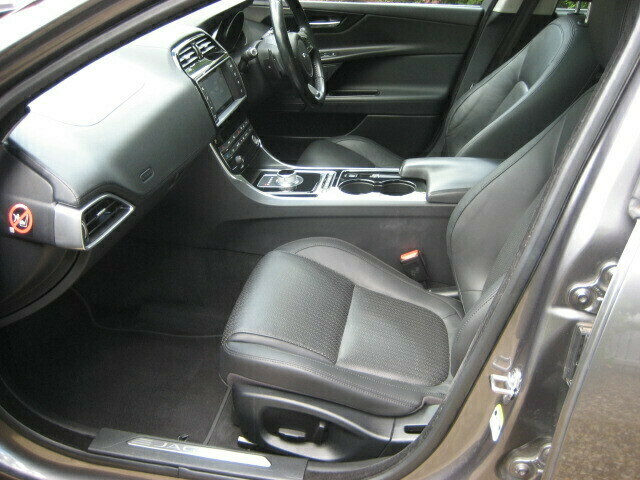 Jaguar XE 2L Portfolio Brown #9