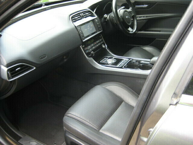 Jaguar XE 2L Portfolio Brown #10