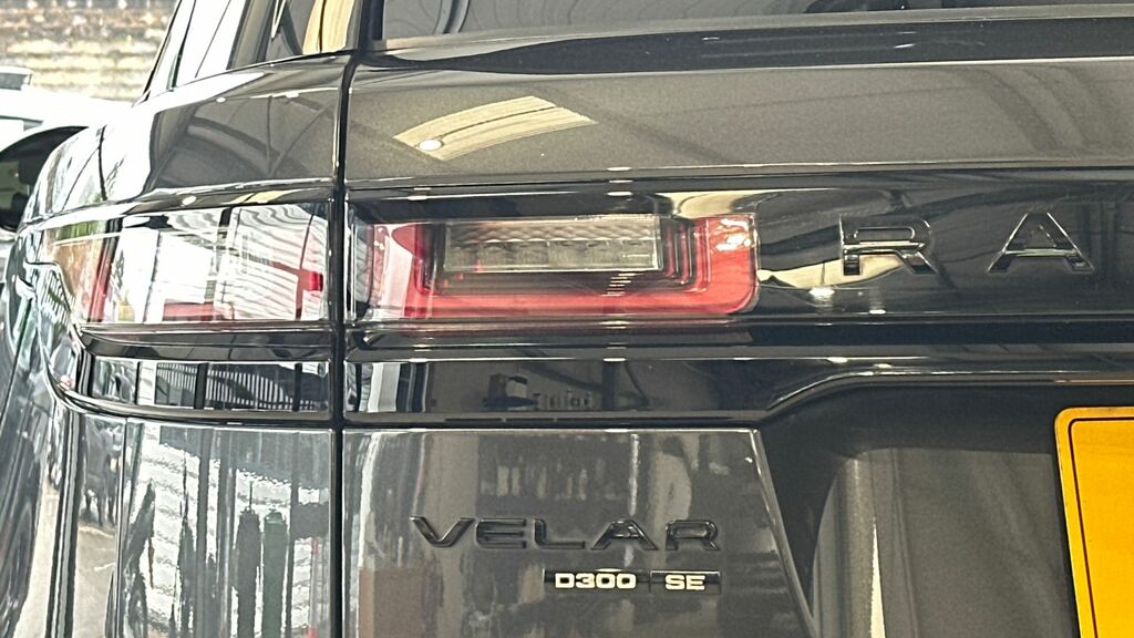 Land Rover Range Rover Velar Edition Black #26
