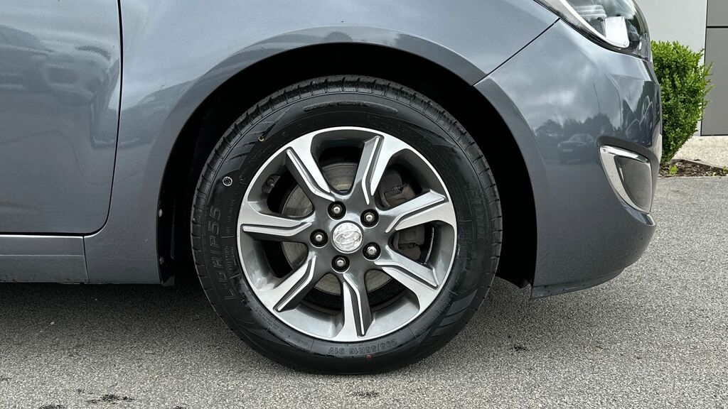 Hyundai Ix20  Red #8