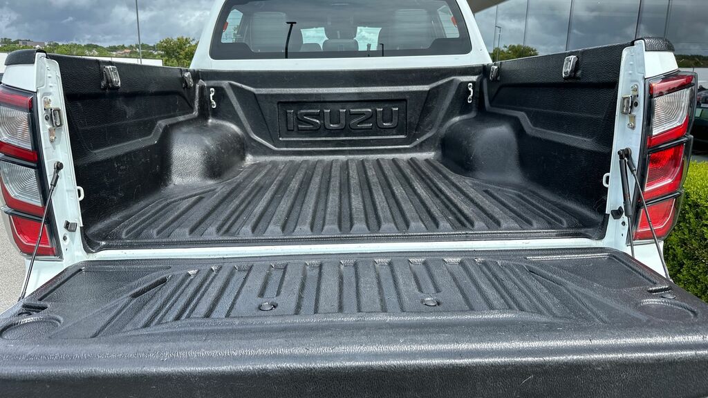 Isuzu D-Max 1.9 Td Dl40 Pickup Double Cab 4W Silver #22