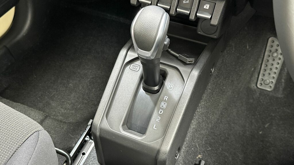Suzuki Jimny Estate Black #13