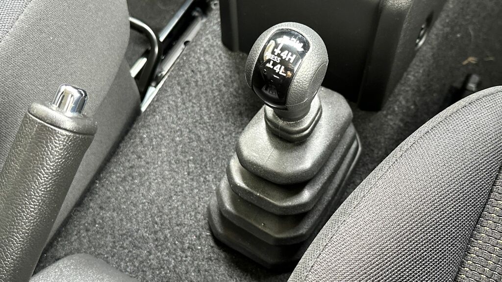 Suzuki Jimny Estate Black #21
