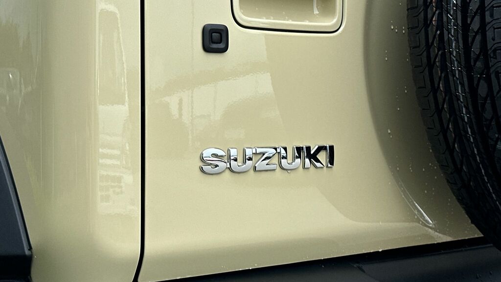 Suzuki Jimny Estate Black #26