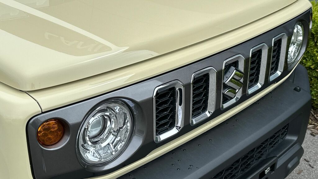 Suzuki Jimny Estate Black #25
