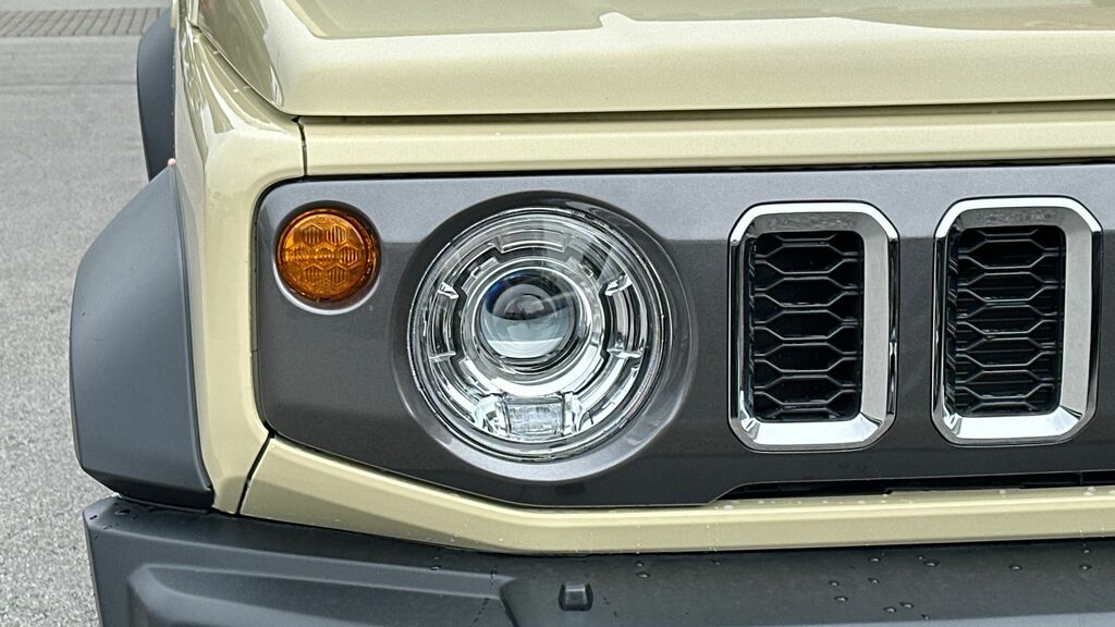 Suzuki Jimny Estate Black #15