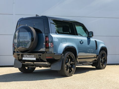 Land Rover Defender 90 D300 X-dynamic Hse #4