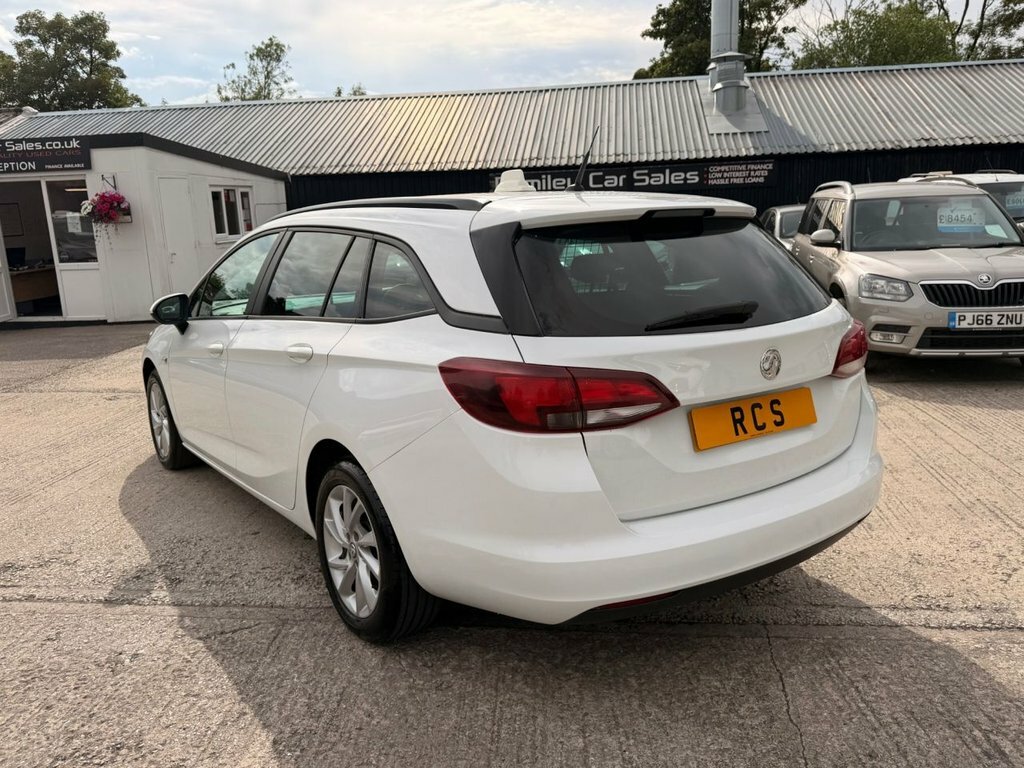 Vauxhall Astra 1.6L Design OU19DFK White #6