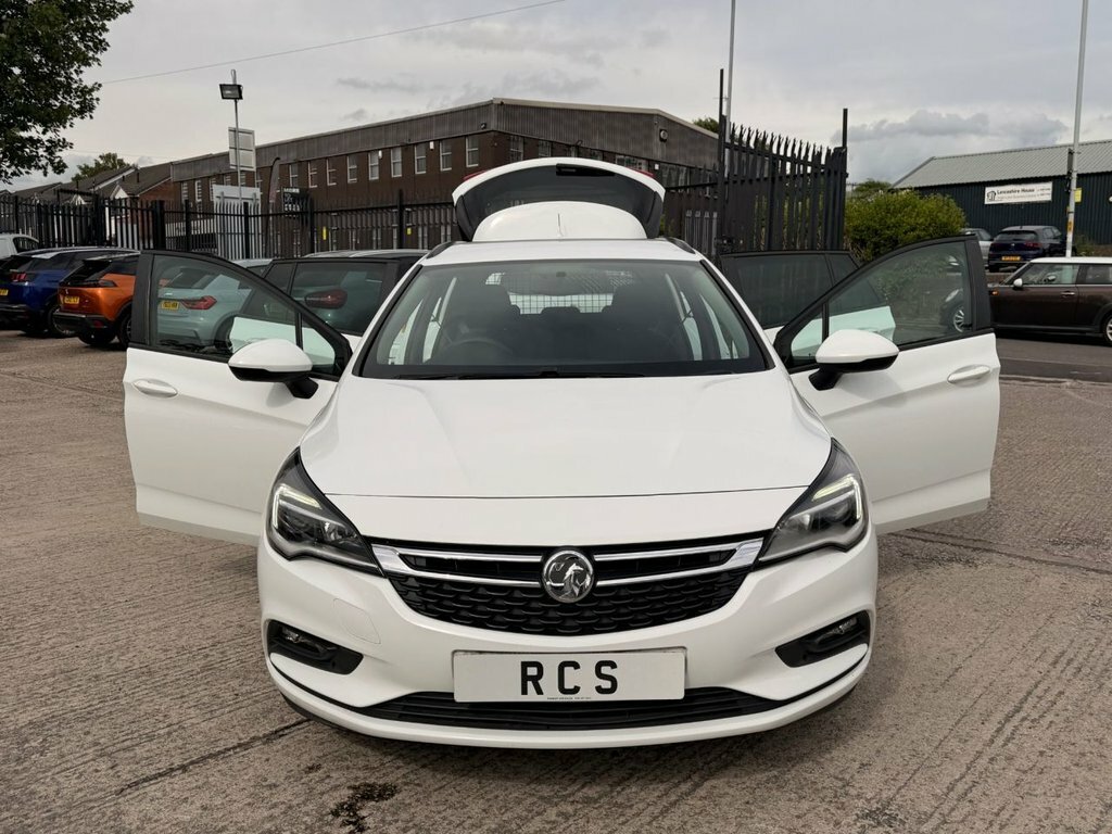 Vauxhall Astra 1.6L Design OU19DFK White #3