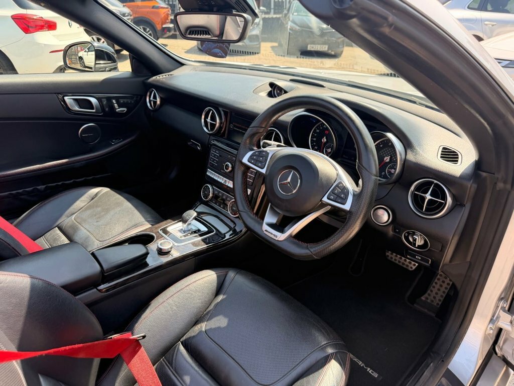 Mercedes-Benz SLC 2L Amg Line Silver #2