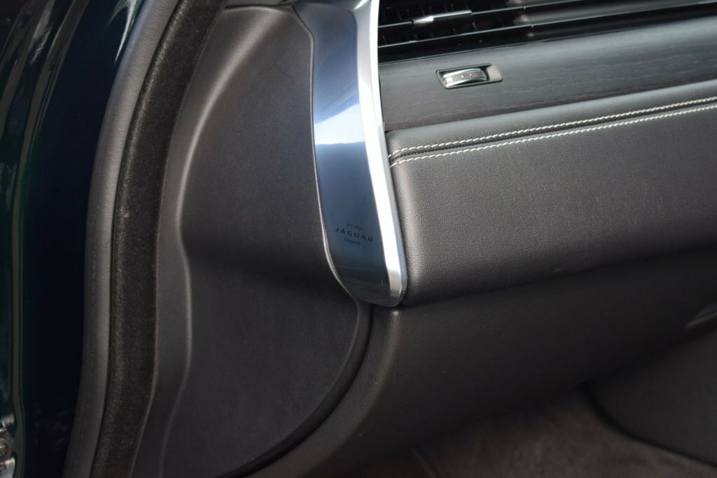 Jaguar XF D200 R-dynamic Se Black Grey #37