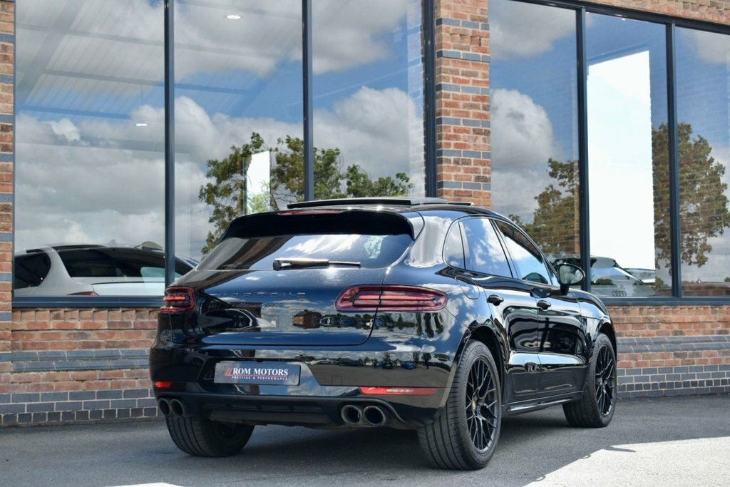 Porsche Macan 3L Gts LX18OGA Black #2