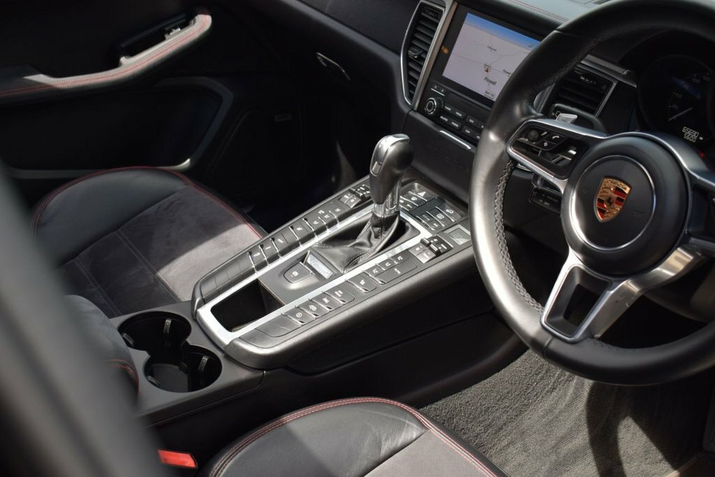 Porsche Macan 3L Gts LX18OGA Black #6
