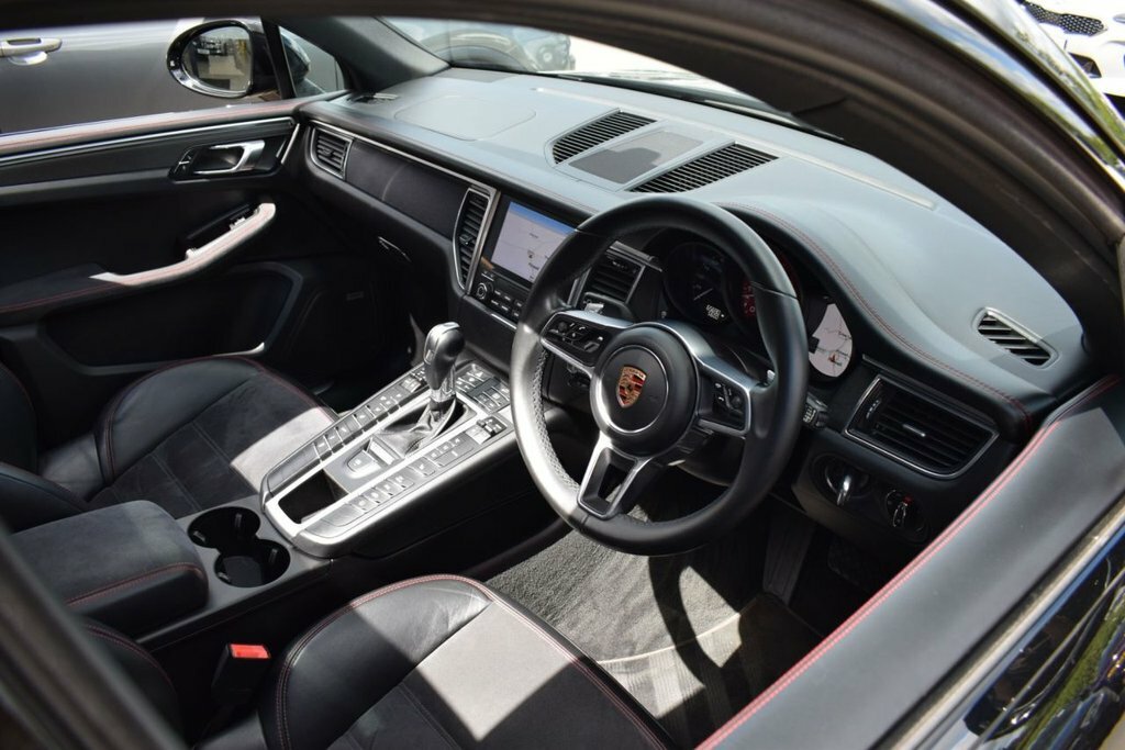 Porsche Macan 3L Gts LX18OGA Black #3
