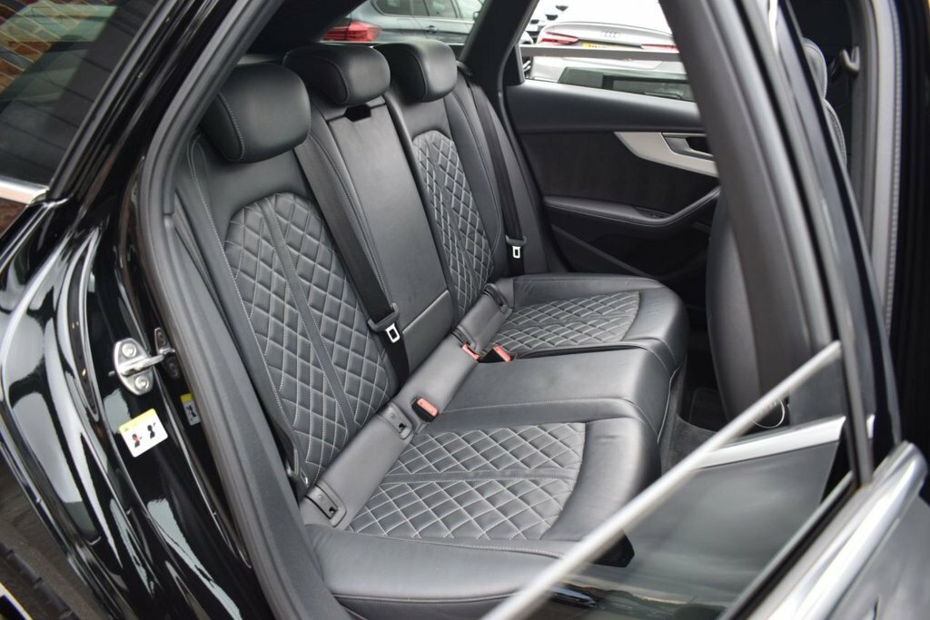 Audi S4 3L Black Edition Red #17