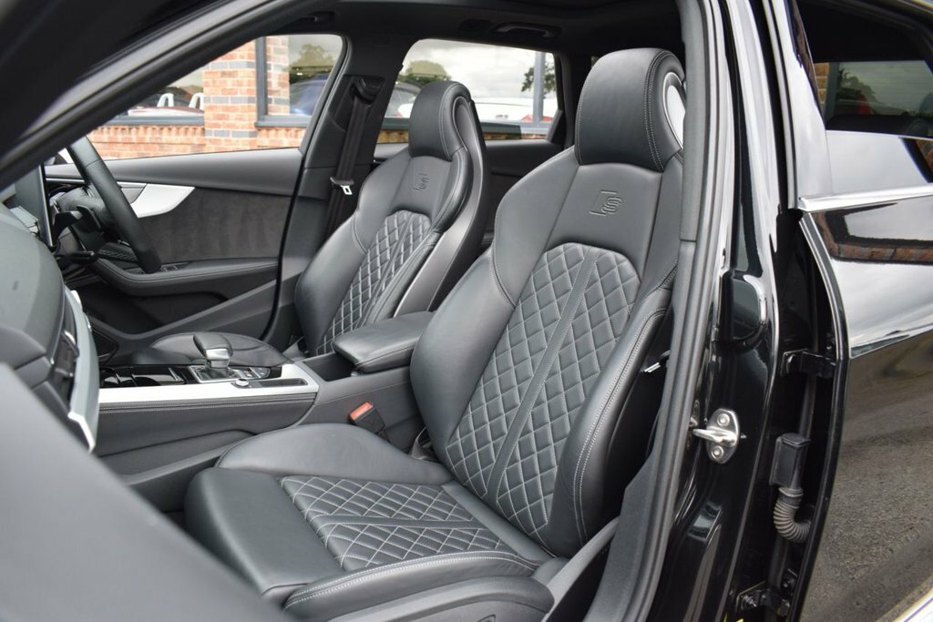 Audi S4 3L Black Edition Red #31