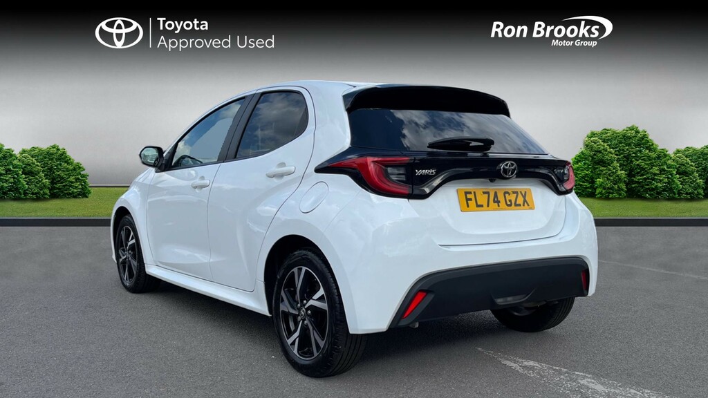 Toyota Yaris 1.5 Vvt-h Design E-cvt Eur FL74GZX White #4
