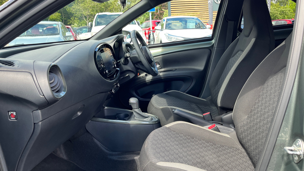 Toyota Aygo X 1.0 Vvt-i Edge X-shift Eur FG73YHE Green #5