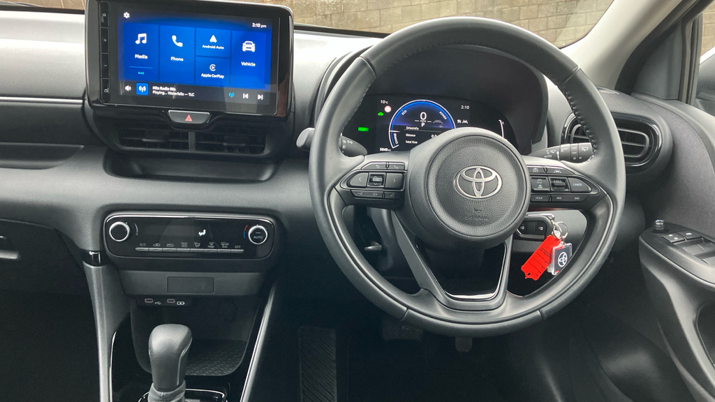 Toyota Yaris 1.5 Vvt-h Design E-cvt Eur FG74OZT White #6