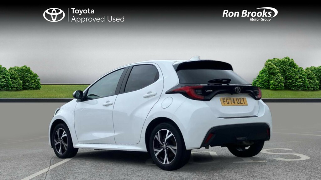 Toyota Yaris 1.5 Vvt-h Design E-cvt Eur FG74OZT White #4