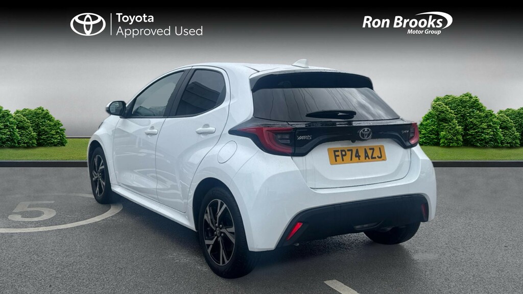 Toyota Yaris 1.5 Vvt-h Design E-cvt Eur FP74AZJ White #4