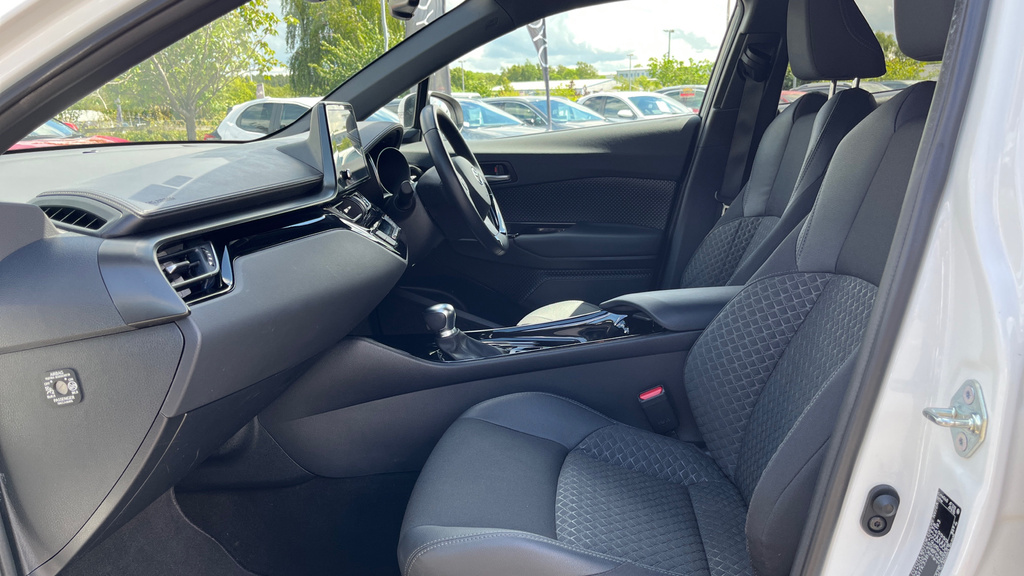 Toyota C-Hr 1.8 Vvt-h Design Cvt Euro FN23XCL White #5