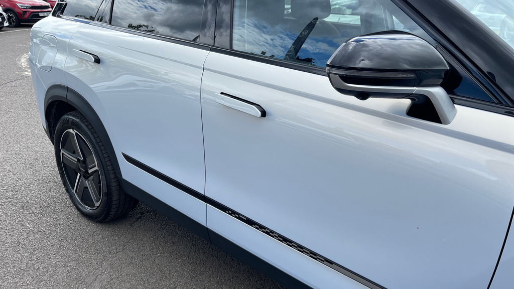 Omoda  1.5T Shs 34.46Kwh Noble Suv Plug-in Hyb White #59