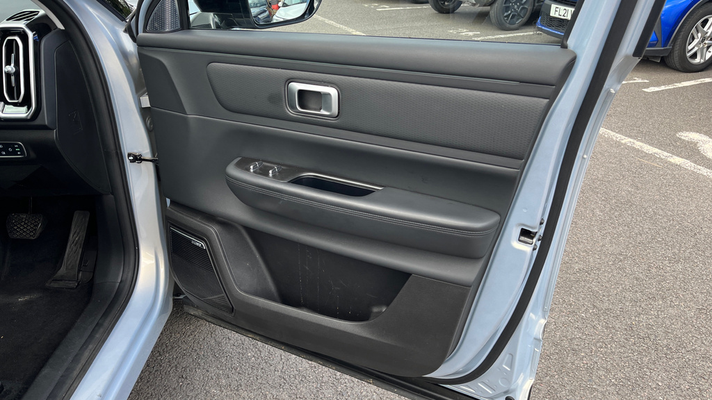 Omoda  1.5T Shs 34.46Kwh Noble Suv Plug-in Hyb White #31