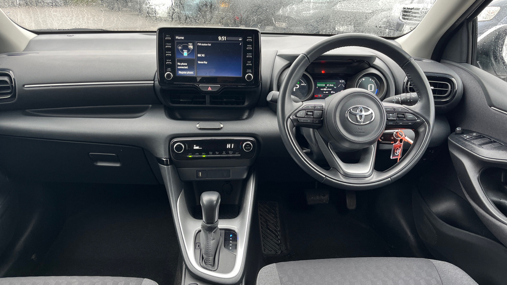 Toyota Yaris 1.5 Vvt-h Design E-cvt Eur FG72NWC White #5