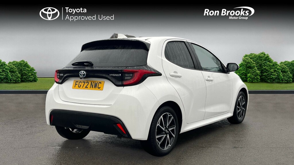 Toyota Yaris 1.5 Vvt-h Design E-cvt Eur FG72NWC White #2