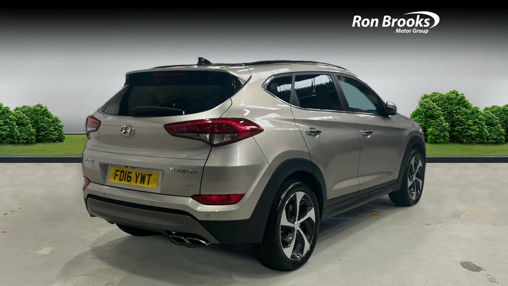 Hyundai Tucson 2.0 Crdi Premium Se 4 FD16YWT White #2