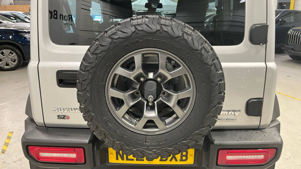 Suzuki Jimny Sz5 White #27