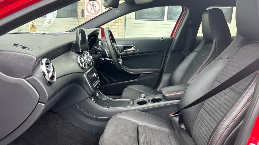 Mercedes-Benz GLA Class 1.6 Gla180 Amg Line Editio YX20KJY Red #5