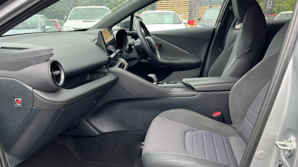 Toyota C-Hr Icon White #5
