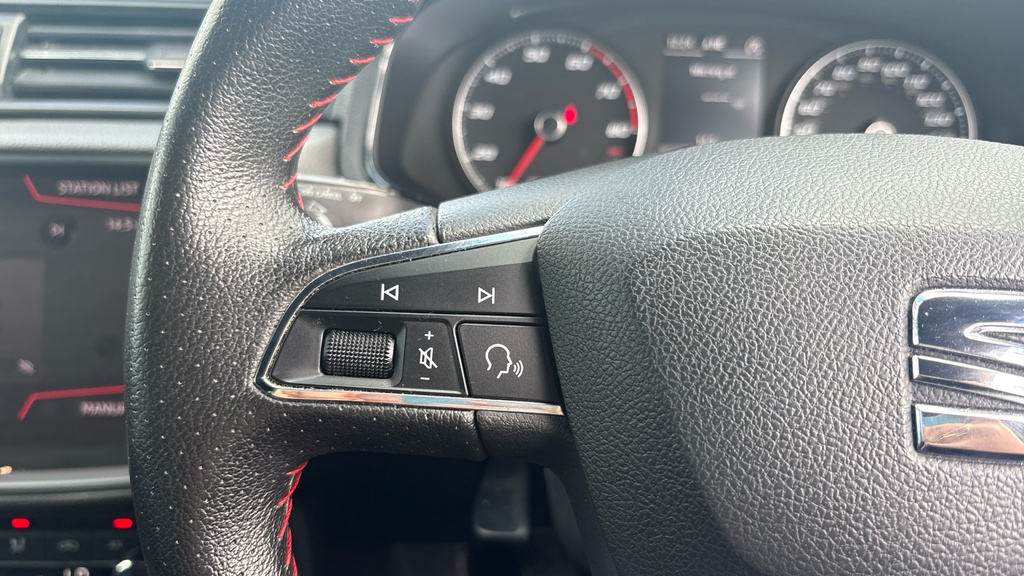 Seat Arona Se Tsi 1.0 Red #33
