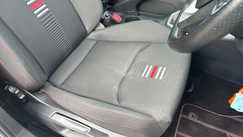 Seat Arona Se Tsi 1.0 Red #17
