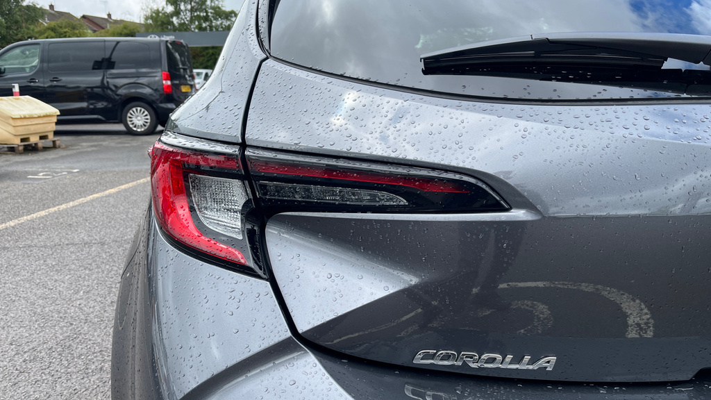 Toyota Corolla Excel 2.0 Hb Bi-tone White #21