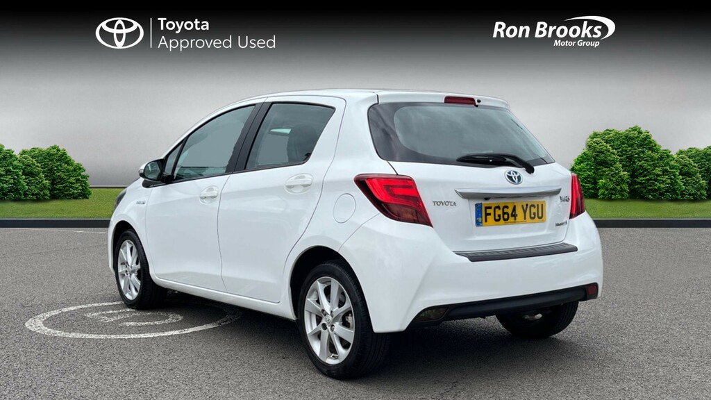 Toyota Yaris 1.5 Vvt-h Excel E-cvt Euro White #4