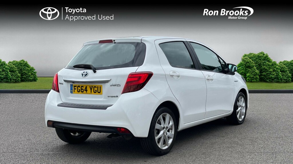 Toyota Yaris 1.5 Vvt-h Excel E-cvt Euro White #2