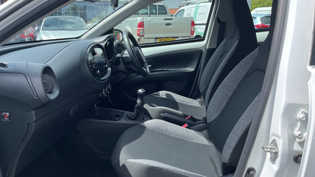 Toyota Aygo X 1.0 Vvt-i Pure Euro 6 Ss White #5