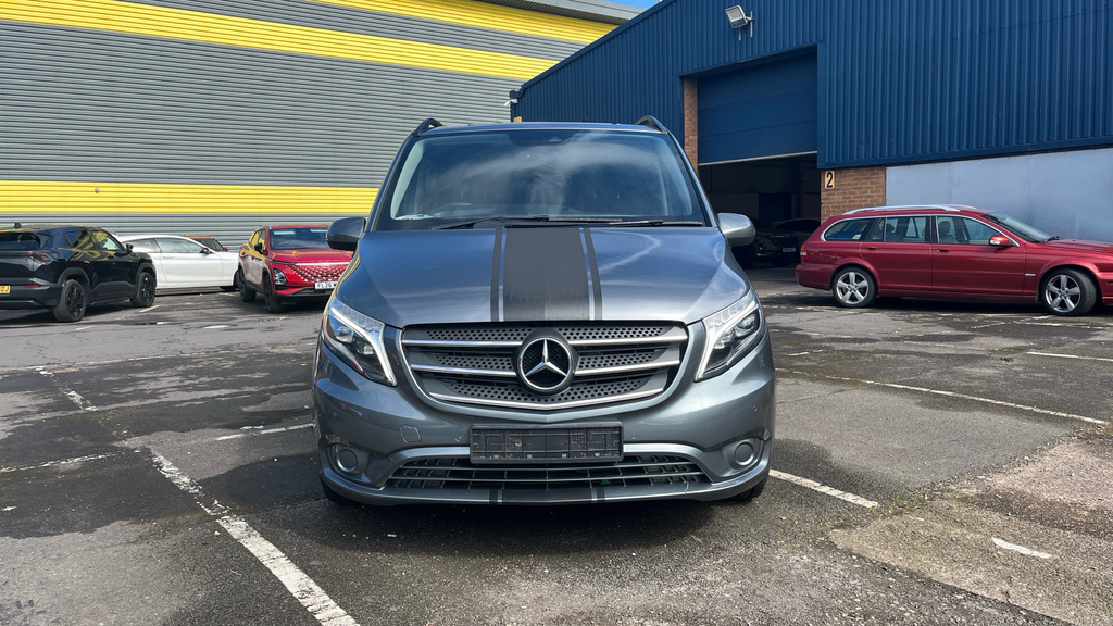 Mercedes-Benz Vito Minibus White #22