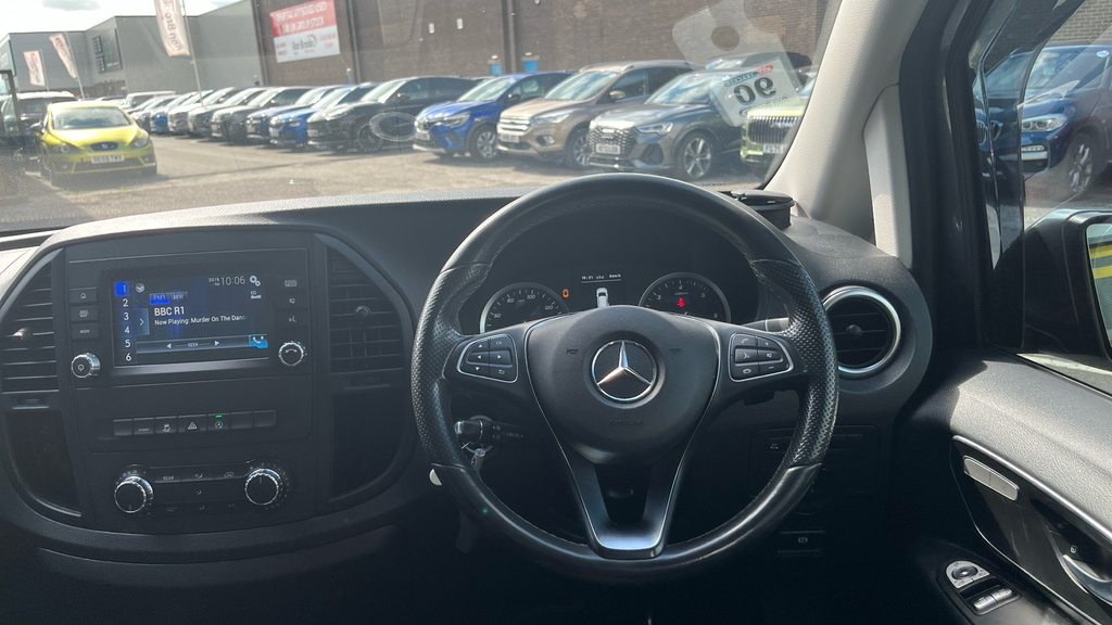 Mercedes-Benz Vito Minibus White #10