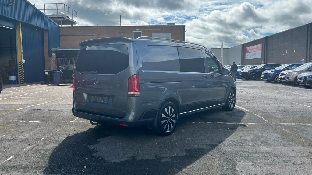 Mercedes-Benz Vito Minibus White #31