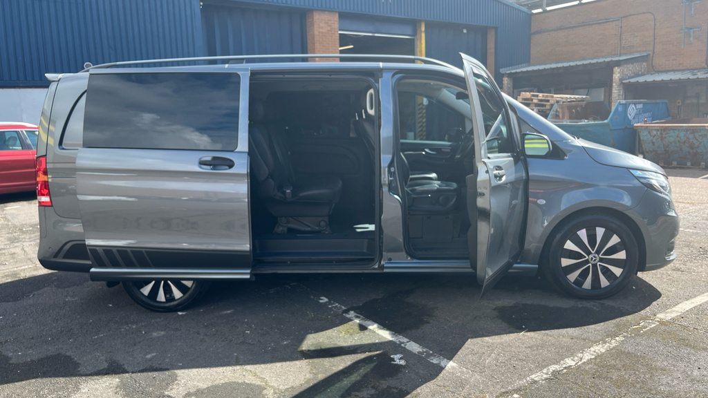 Mercedes-Benz Vito Minibus White #39