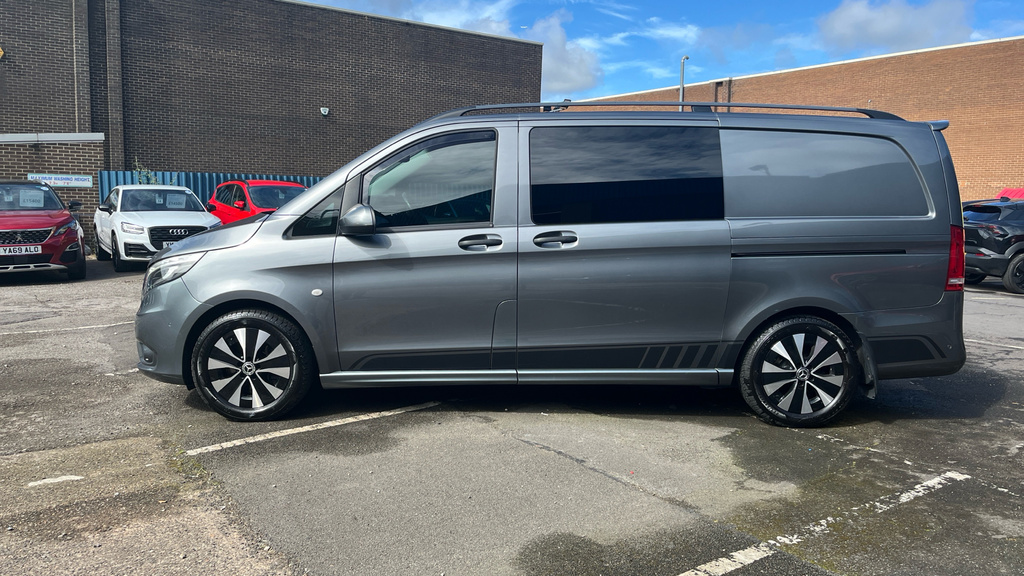 Mercedes-Benz Vito Minibus White #24