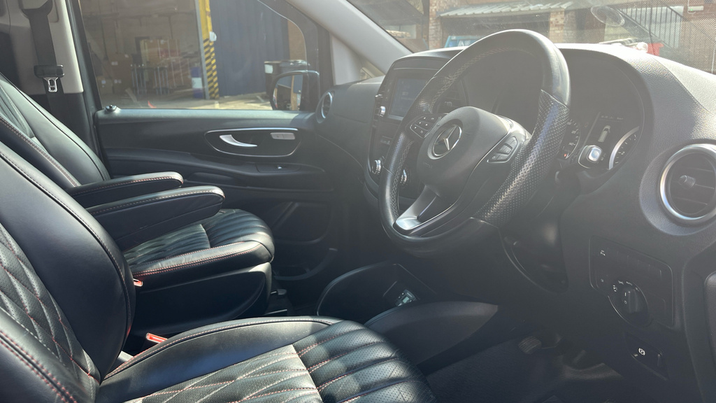 Mercedes-Benz Vito Minibus White #12