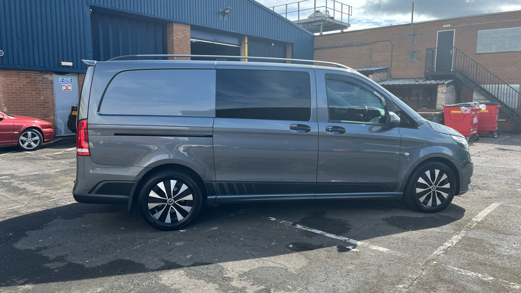 Mercedes-Benz Vito Minibus White #32
